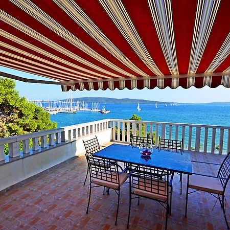 Apartment Luxury Cream Kastela Room photo