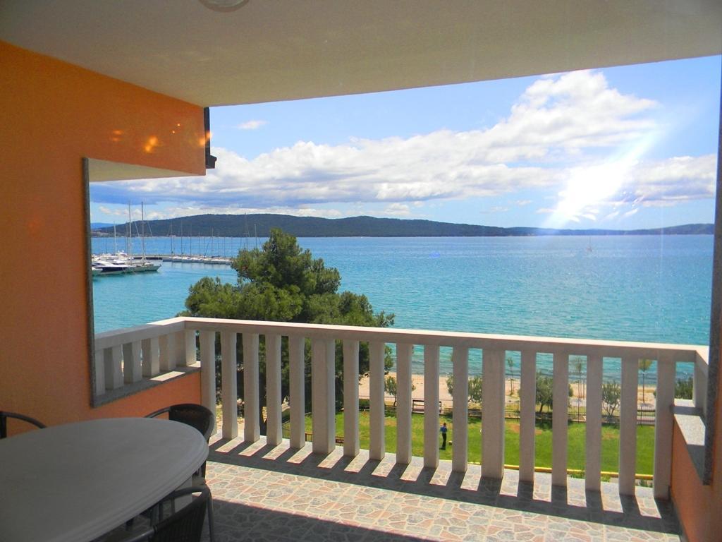 Apartment Luxury Cream Kastela Room photo