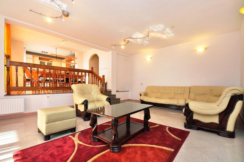 Apartment Luxury Cream Kastela Room photo